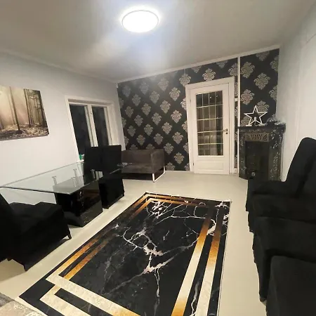 Ledig Rom,hus,hostel Til Utleie 7 Km Fra Vendégház *