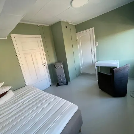 Ledig Rom,hus,hostel Til Utleie 7 Km Fra Vendégház *