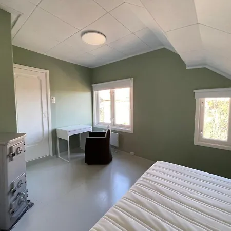 Ledig Rom,hus,hostel Til Utleie 7 Km Fra Vendégház *